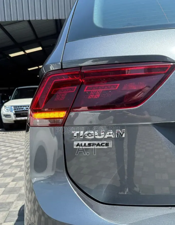 Volkswagen Tiguan 2.0T SEL R-Line Black AWD 4MOTION 2019 Gray