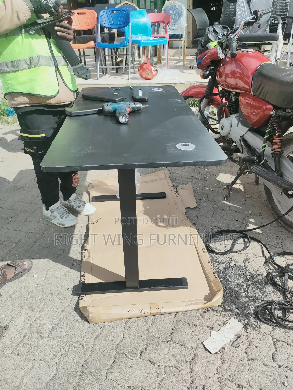 Strong Metal Legs Electric Adjustable Table 1.2m