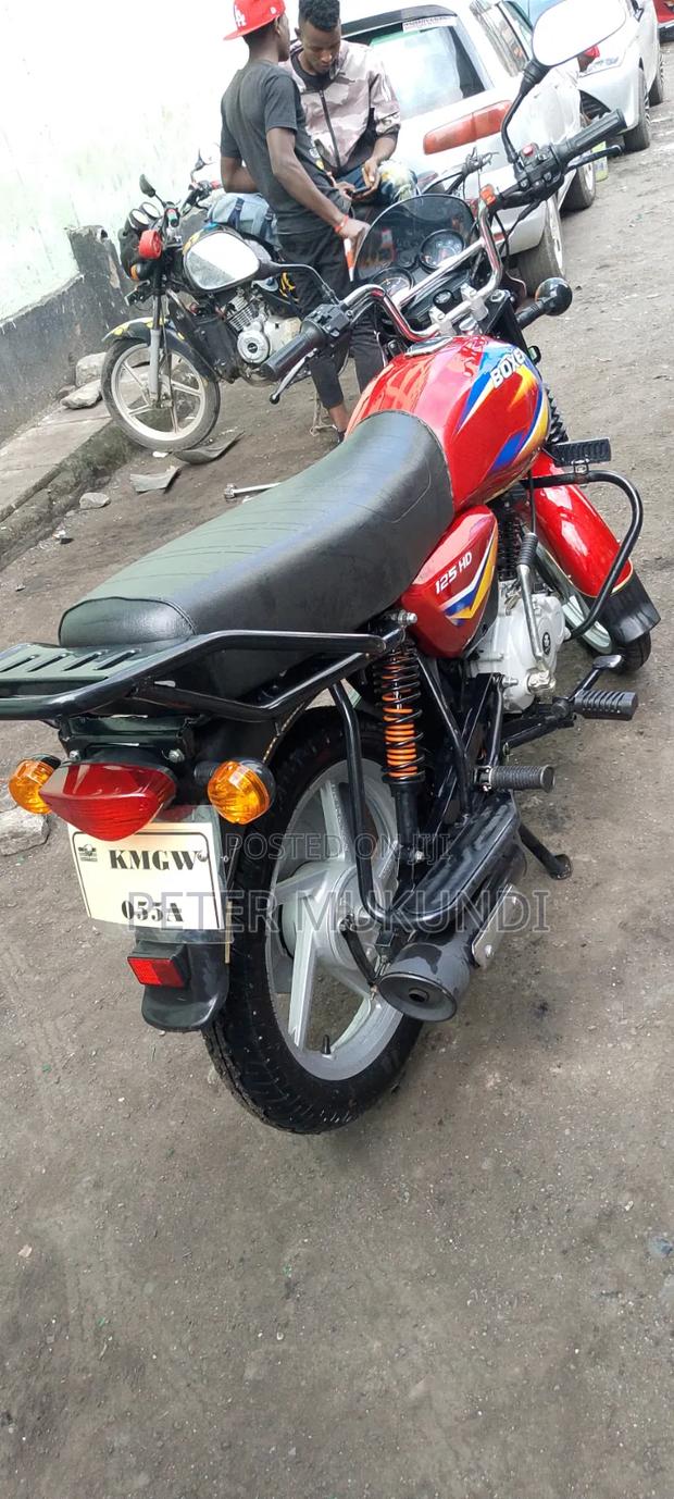 Bajaj Boxer 125 2026 Red