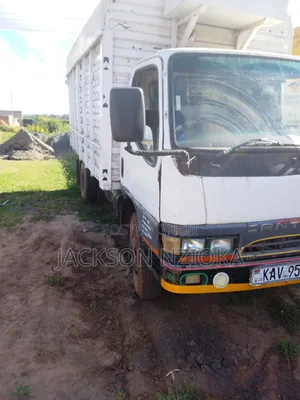 Mitsubishi Canter 2005 White