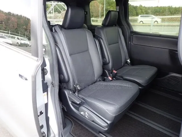 Toyota Esquire 2020 Silver
