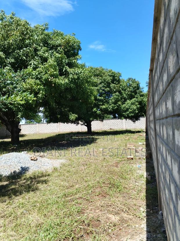 Quarter Acre Plot With Perimeter Wall - thumbnail 3