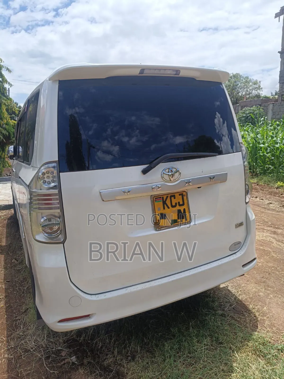Toyota Voxy 2009 White