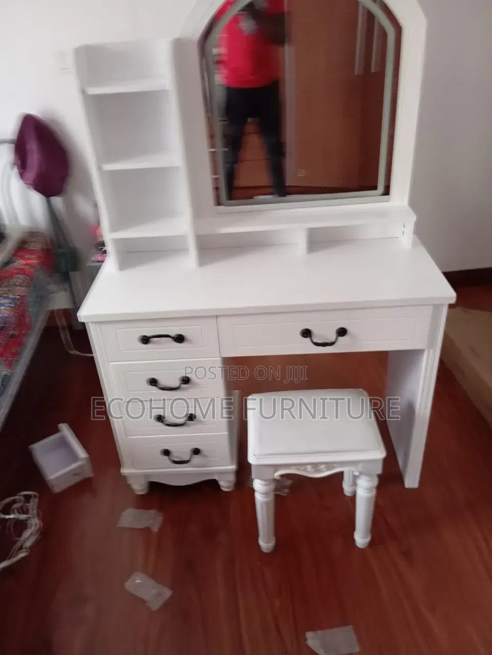 Dressing Table With Sliding Mirror