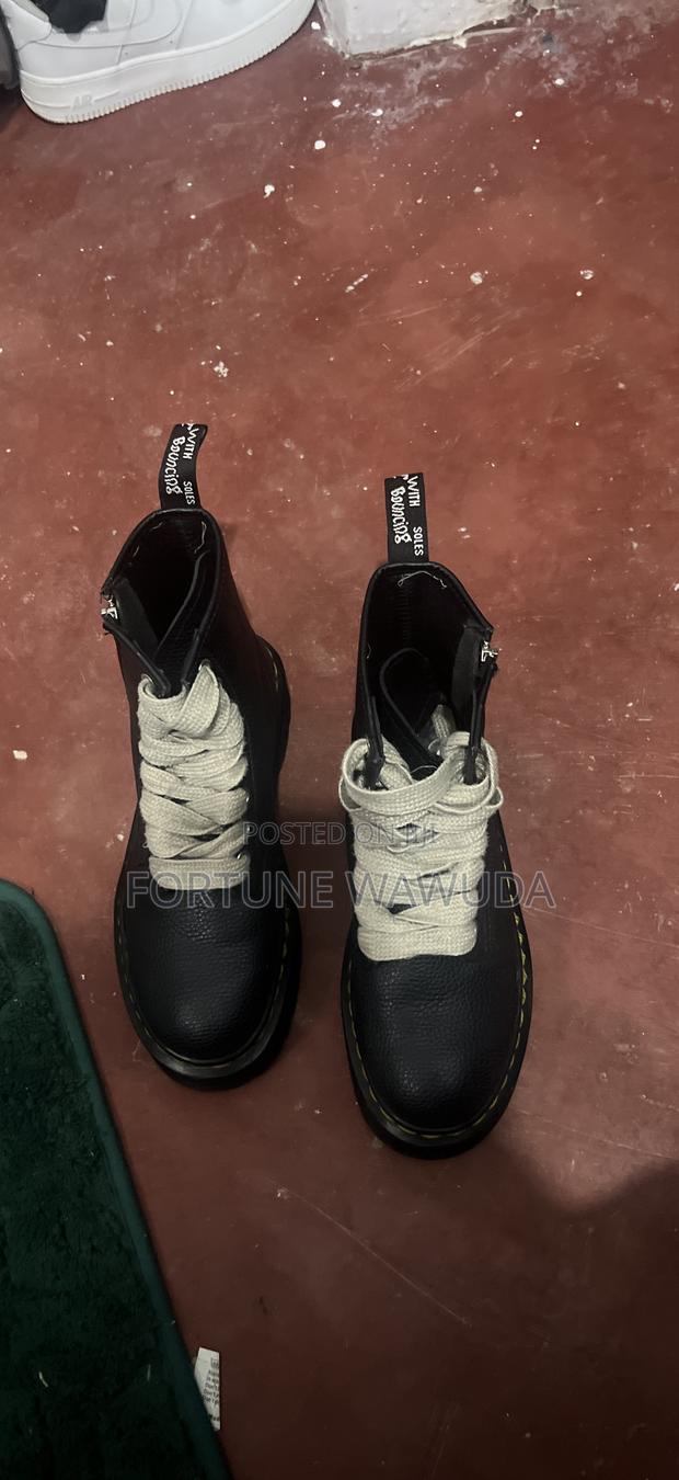 Selling Dr Martens - thumbnail 2