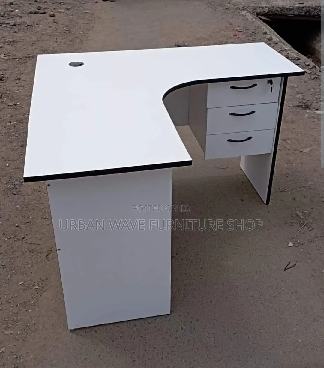 White Black Lipping Desk