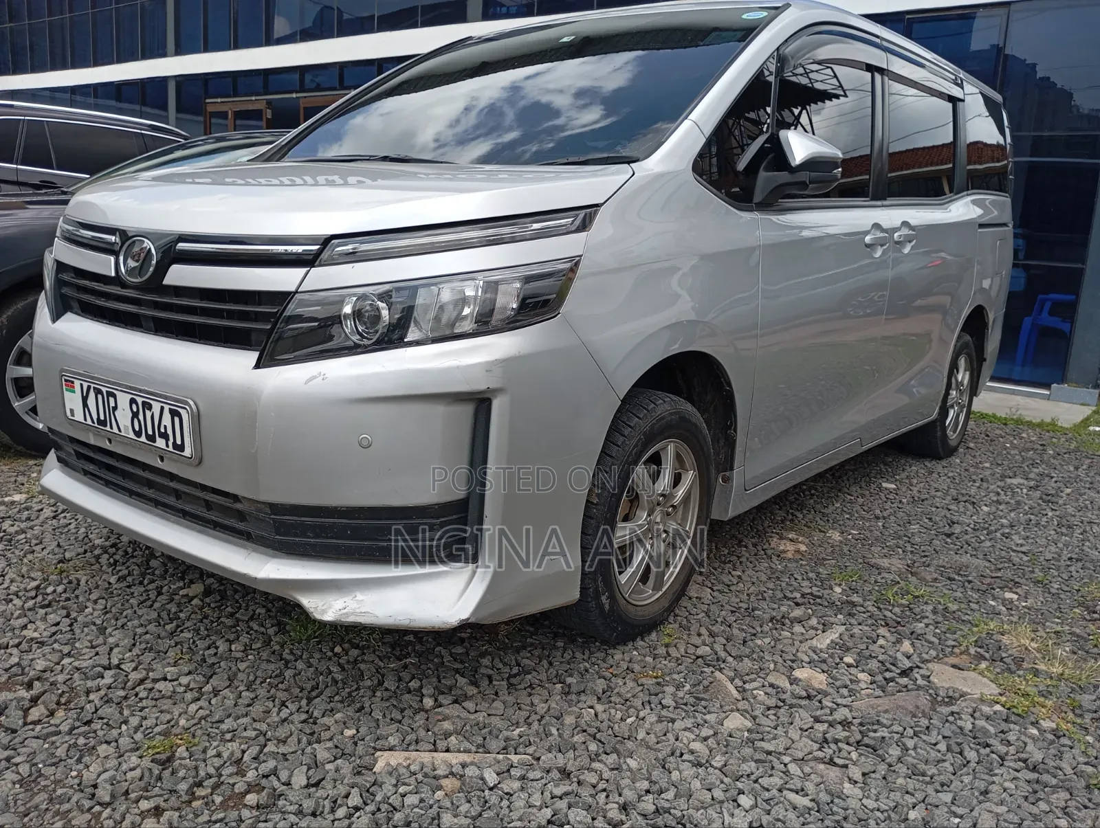 Toyota Voxy 2017 Silver
