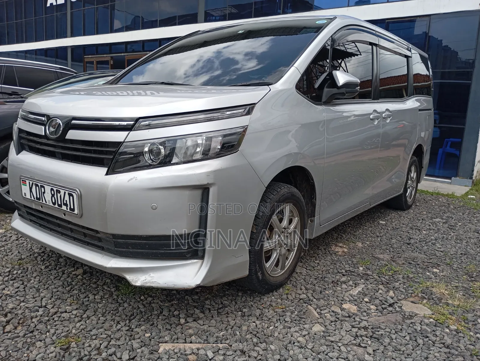 Toyota Voxy 2017 Silver