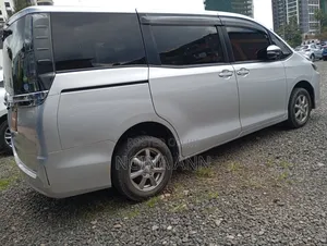 Toyota Voxy 2017 Silver