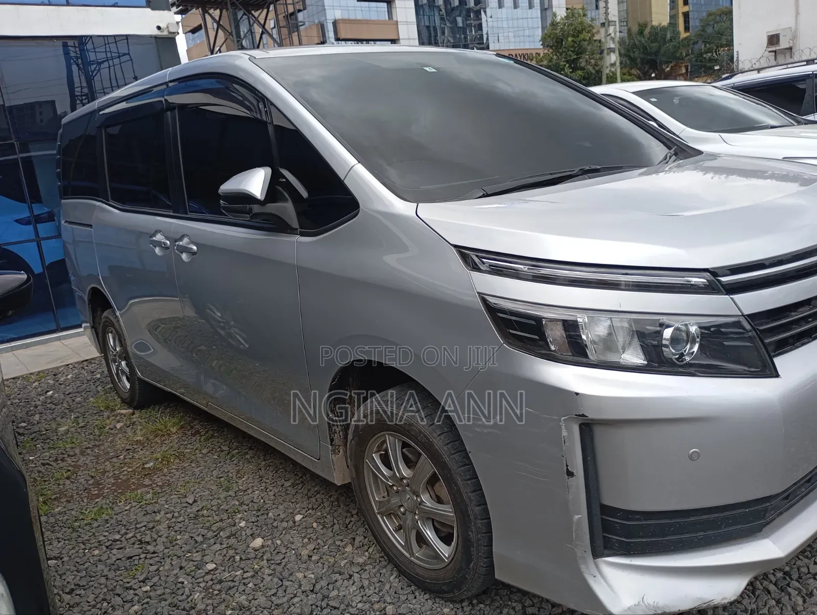 Toyota Voxy 2017 Silver