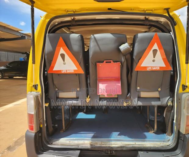 Nissan Caravan (Urvan) 2013 Yellow - thumbnail 11