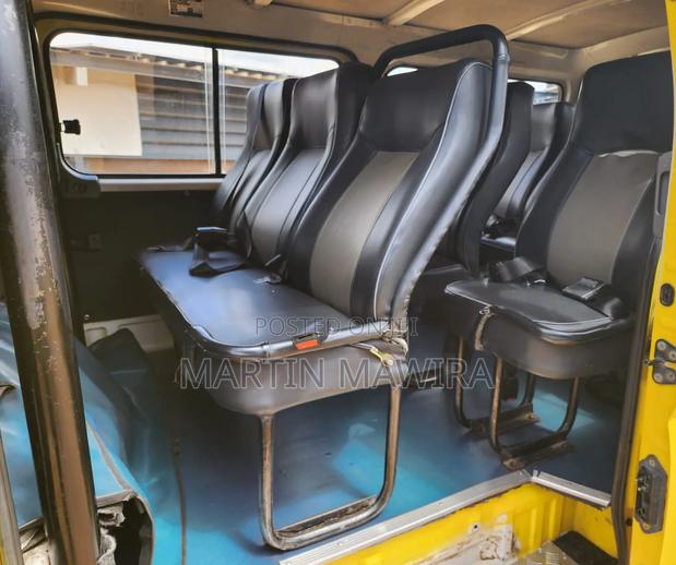Nissan Caravan (Urvan) 2013 Yellow - thumbnail 15