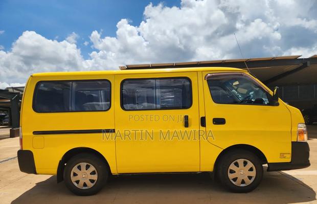 Nissan Caravan (Urvan) 2013 Yellow - thumbnail 3