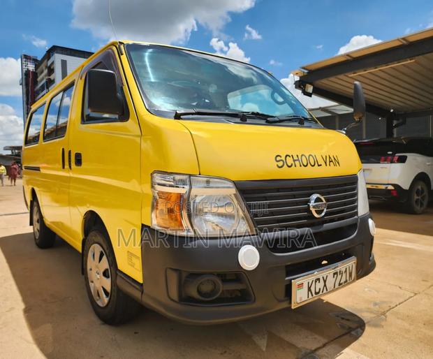 Nissan Caravan (Urvan) 2013 Yellow - thumbnail 7