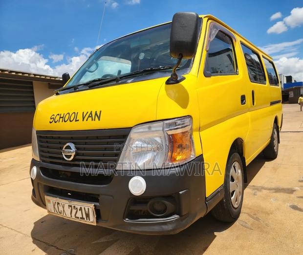 Nissan Caravan (Urvan) 2013 Yellow