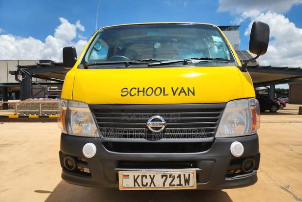 Nissan Caravan (Urvan) 2013 Yellow - thumbnail 2
