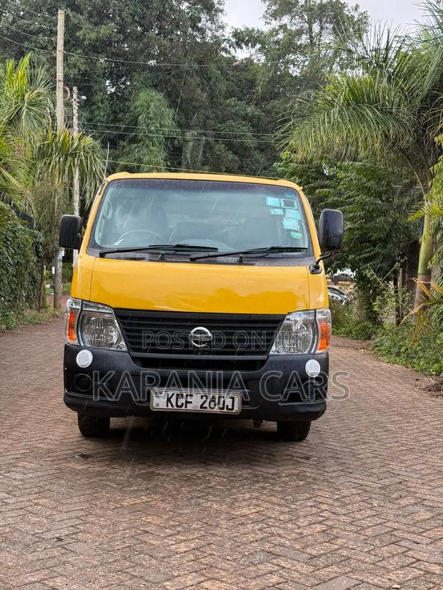 Nissan Caravan (Urvan) 2008 Yellow