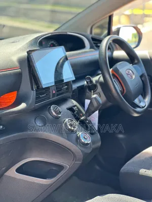 Toyota Sienta 1.5 FWD 2017 Pearl