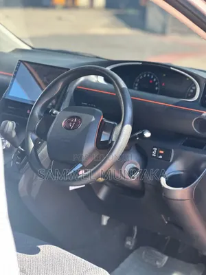 Toyota Sienta 1.5 FWD 2017 Pearl