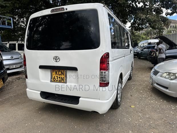 Toyota HiAce 2011 White - thumbnail 2