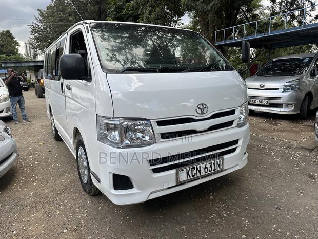 Toyota HiAce 2011 White - thumbnail 4