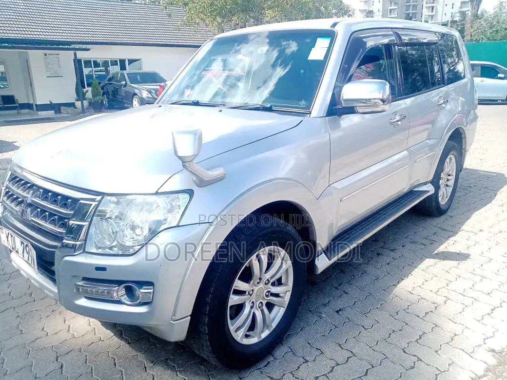Mitsubishi Pajero 2016 Silver