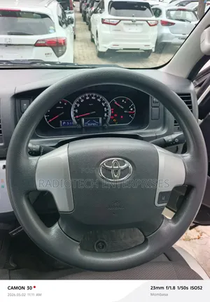 Toyota HiAce 2019 White