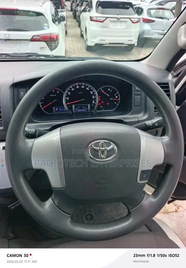 Toyota HiAce 2019 White - thumbnail 4