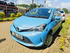 Toyota Vitz 1.0 FWD 5dr 2015 Blue