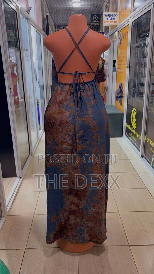 Backless Dera-Free Dress - thumbnail 2