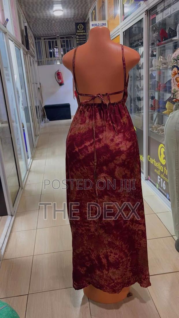Backless Dera -With Inbuilt Bra Support - thumbnail 2