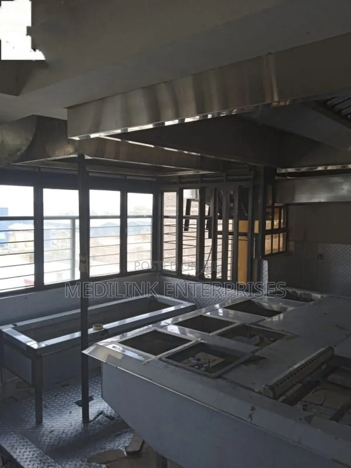 Modern Stainless Steel Commercial Kitchen Set Up