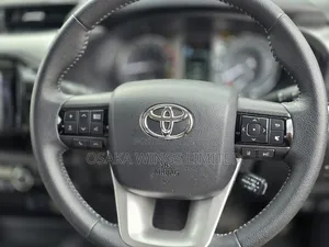 Toyota Hilux 2021 Black