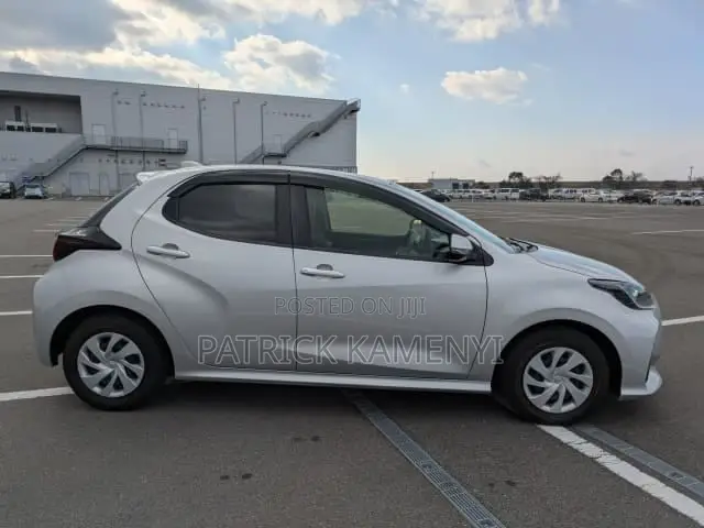 Toyota Yaris 2020 Silver