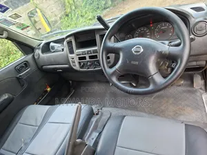 Nissan Caravan (Urvan) 2008 Yellow