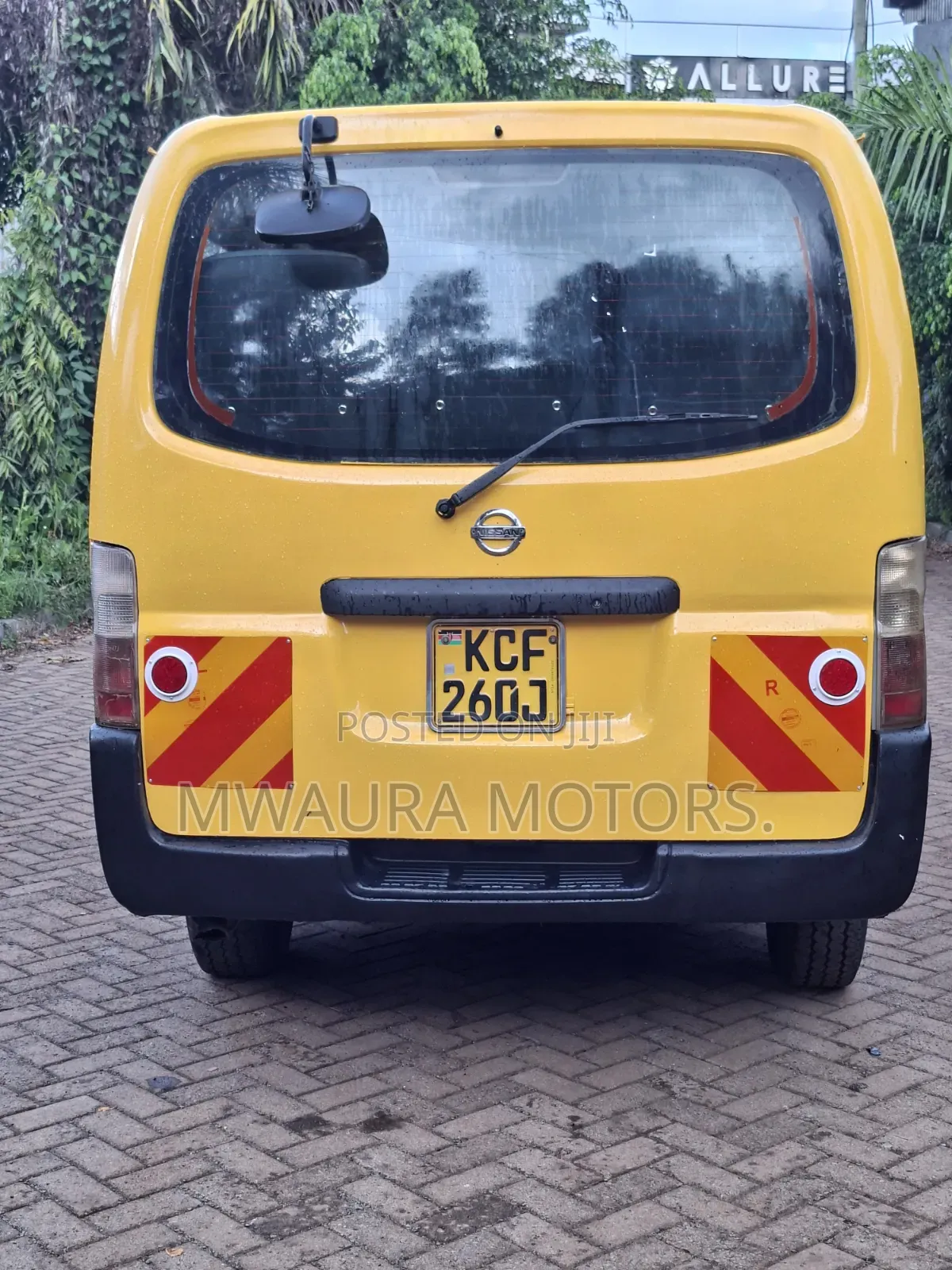 Nissan Caravan (Urvan) 2008 Yellow
