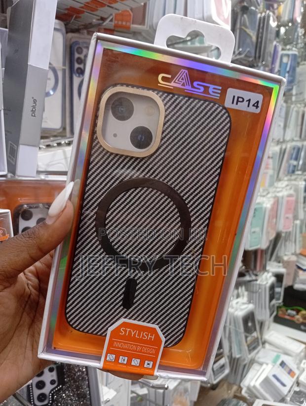 Stylish Carbon Fiber Texture Case for the iPhone 14. - thumbnail 2