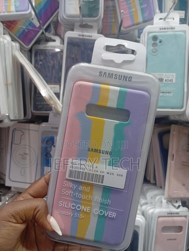 Samsung Galaxy S10+ Silicone Cover in a Multicolor Rainbow Design. - thumbnail 2