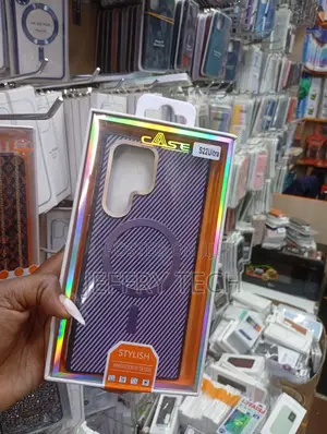 Faomsebs Carbon Fiber Texture Magsafe Case for a Samsung S22 Ultra.