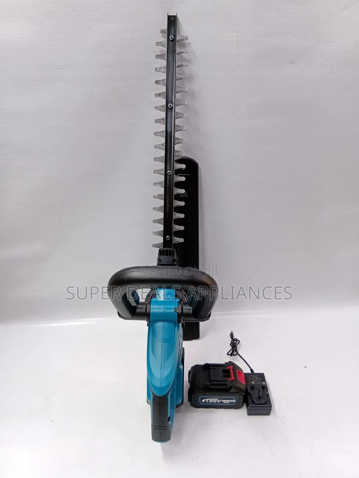 Makita Cordless Hedge Trimmer
