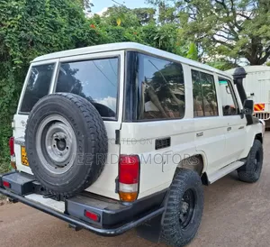 Toyota Land Cruiser 2013 White