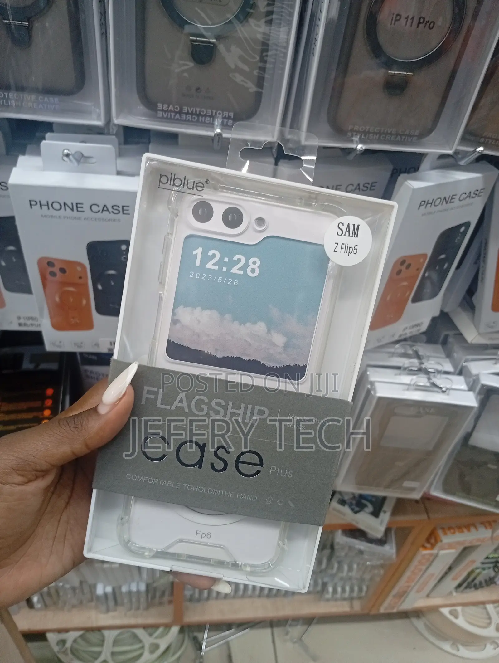 Piblue Transparent Protective Case for the Samsung Galaxy Z Flip6.