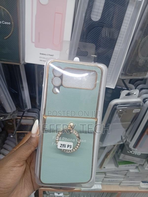 Green Samsung Galaxy Z Flip 3 Phone Case With a Diamond-D Ring Holder.