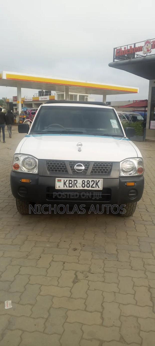 Nissan Hardbody Local