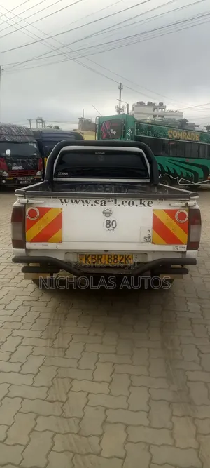 Nissan Hardbody Local