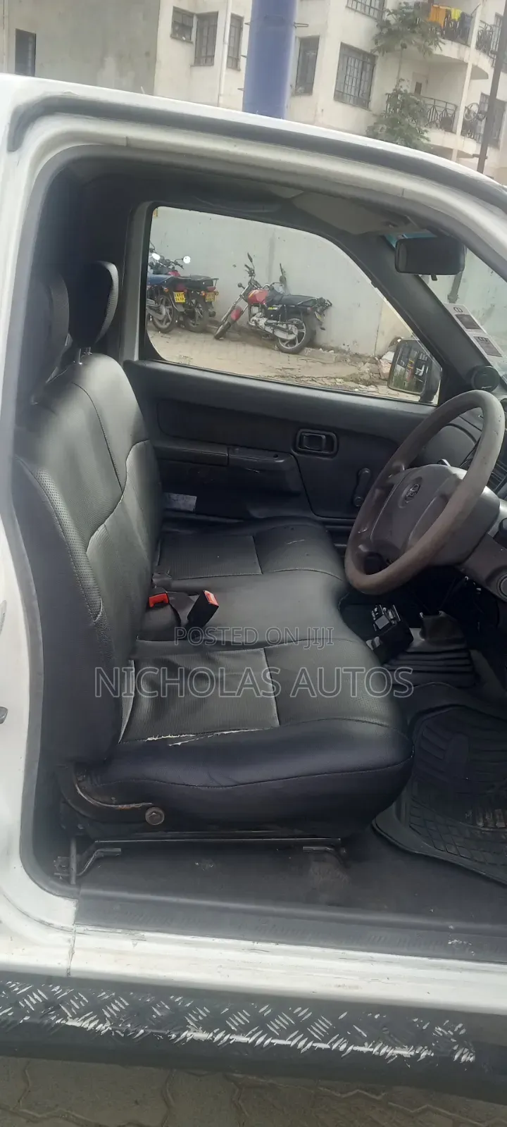 Nissan Hardbody Local