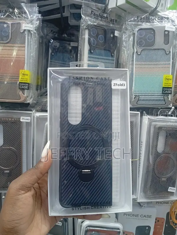 Fashion Carbon Fiber Magnetic Phone Case for a Samsung Galaxy Z Fold3.