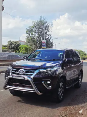 Toyota Fortuner 2019 Maroon