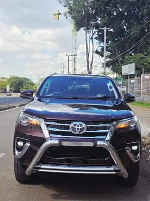 Toyota Fortuner 2019 Maroon