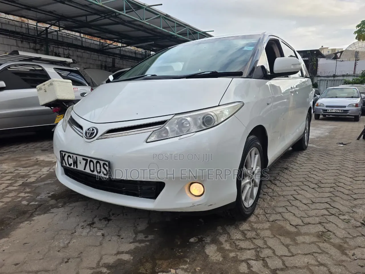 Toyota Estima 2012 White